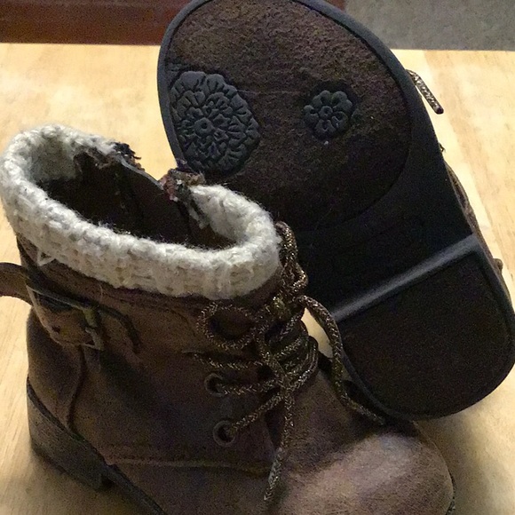 GARANIMALS size 4 .. kids fashion boots. Brown - Picture 5 of 16